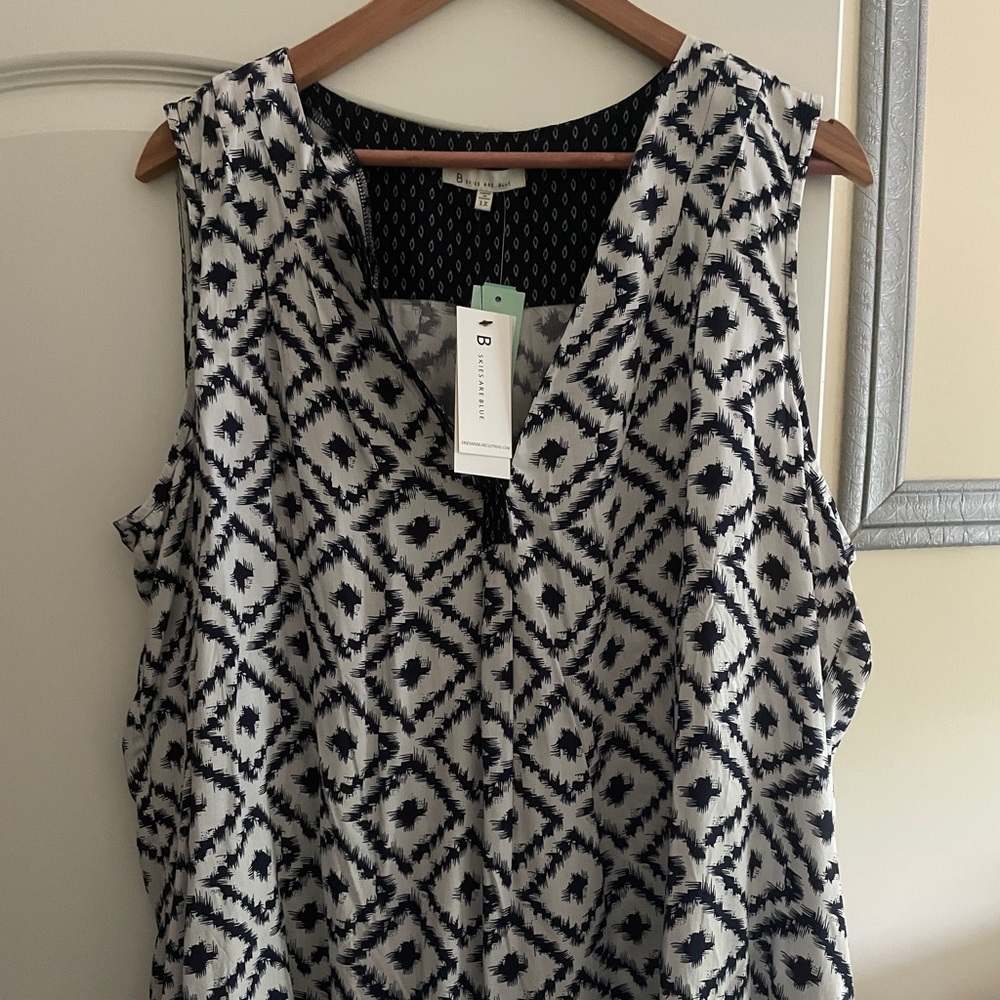 NWT Skies Are Blue Zina split neck top sleeveless Navy 1X - great for work!